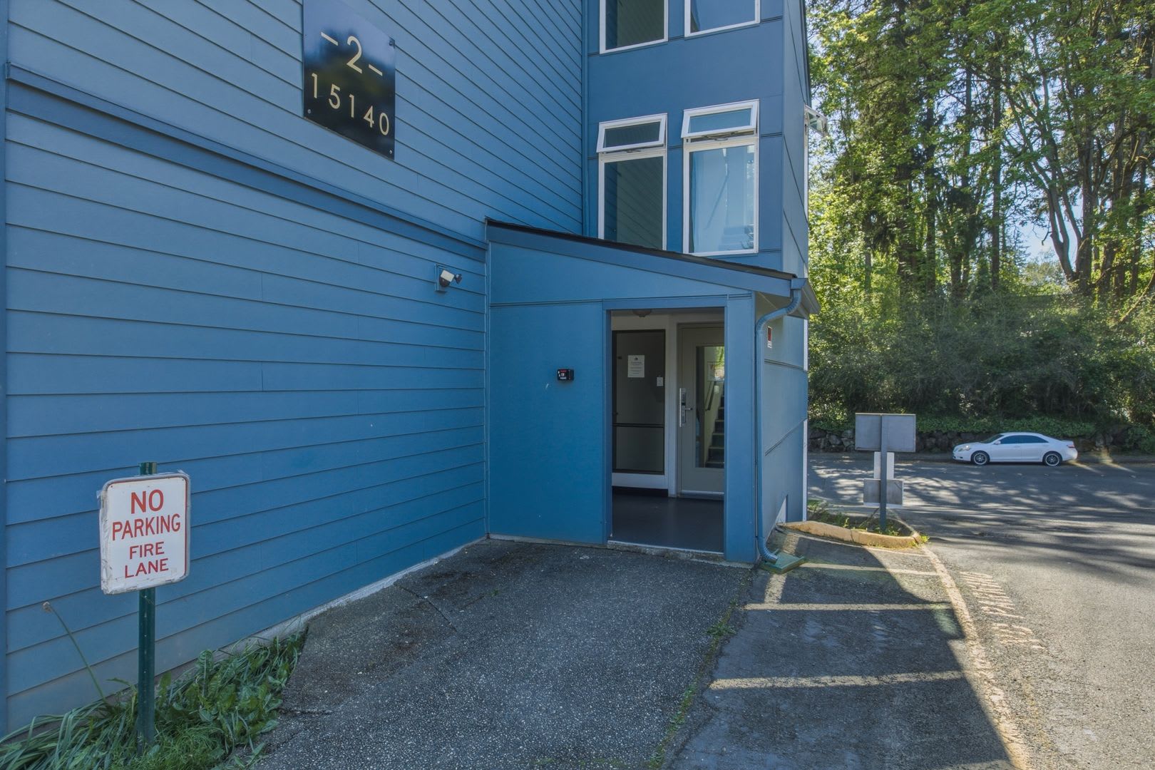 One Level, Easy Access Light and Bright Tukwila Condo – photo 4