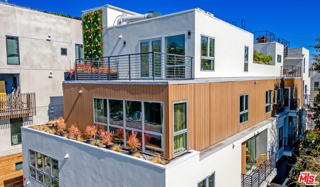 1236 N Fairfax Ave – photo 3