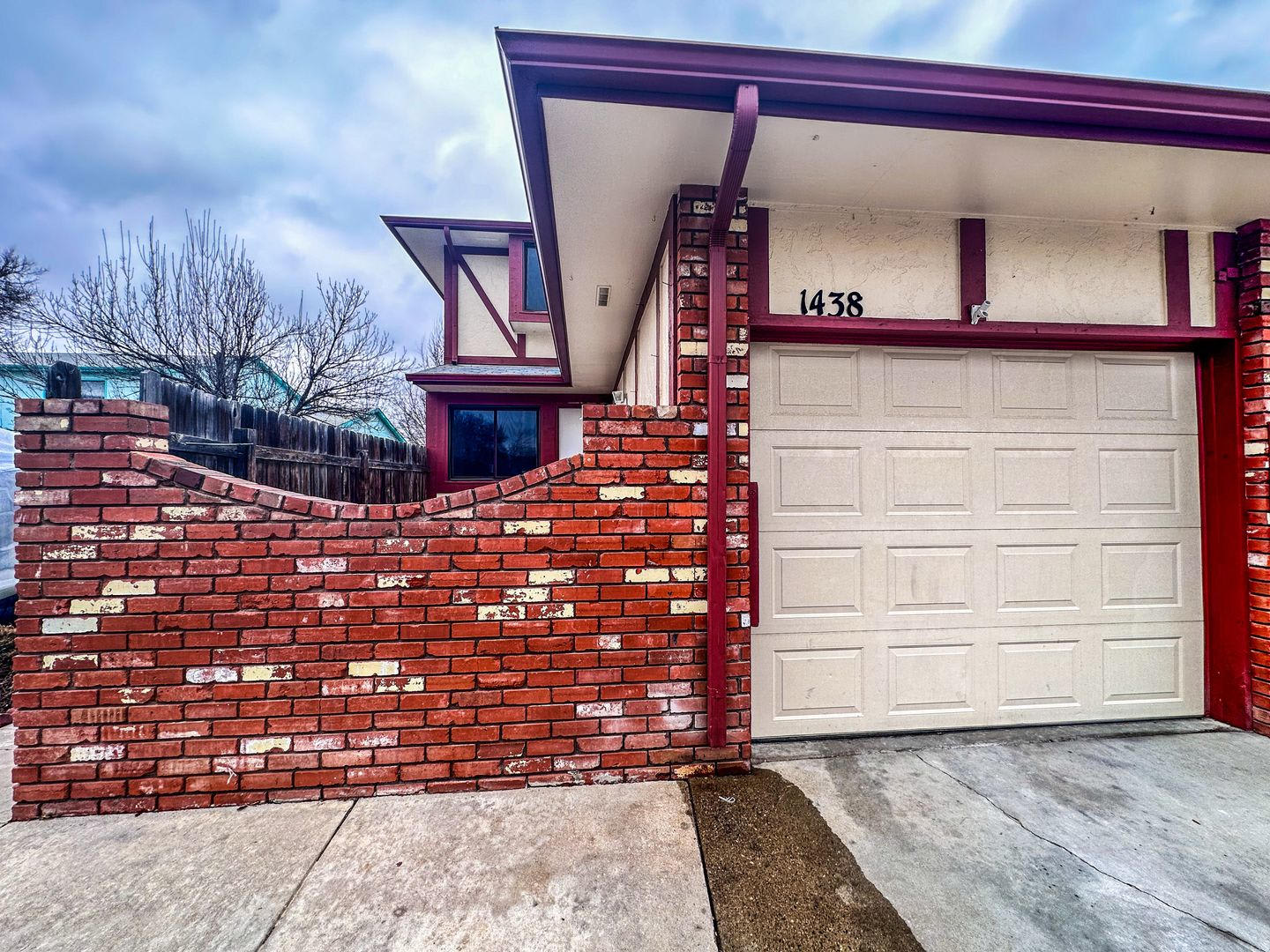 Large Updated 3-Bed 2-Bath Townhome w/ Garage, Available for an Immediate Move In. – photo 2