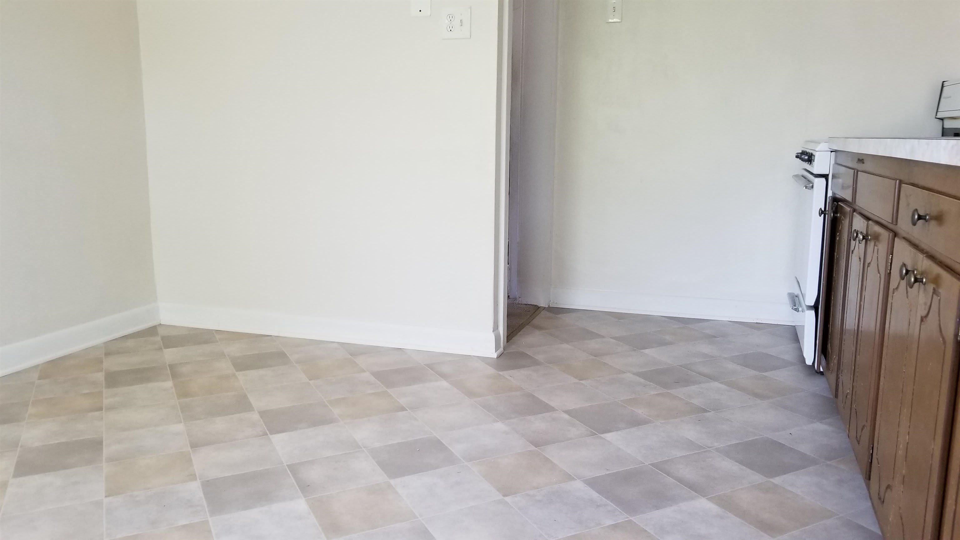 683 AVENUE E – photo 4