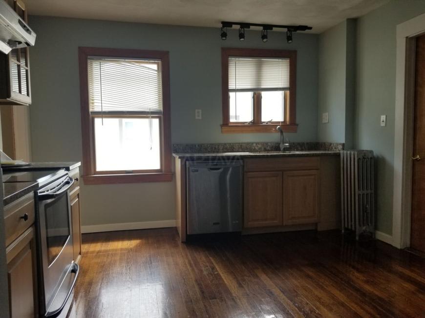126 Albion St. – photo 2