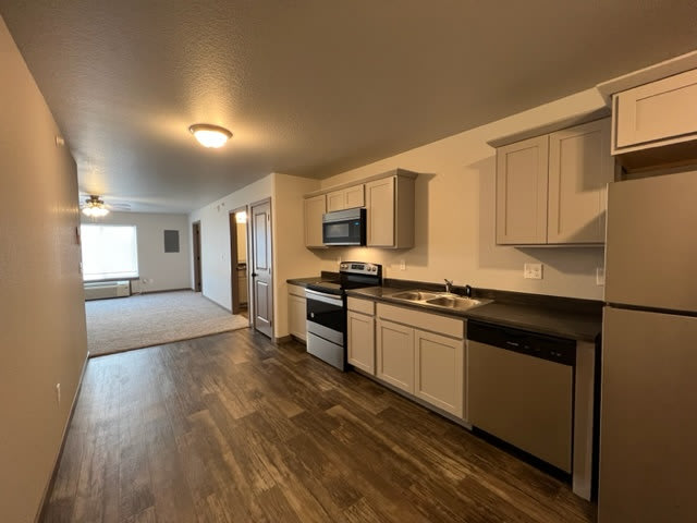 470 Constitution Blvd – photo 2