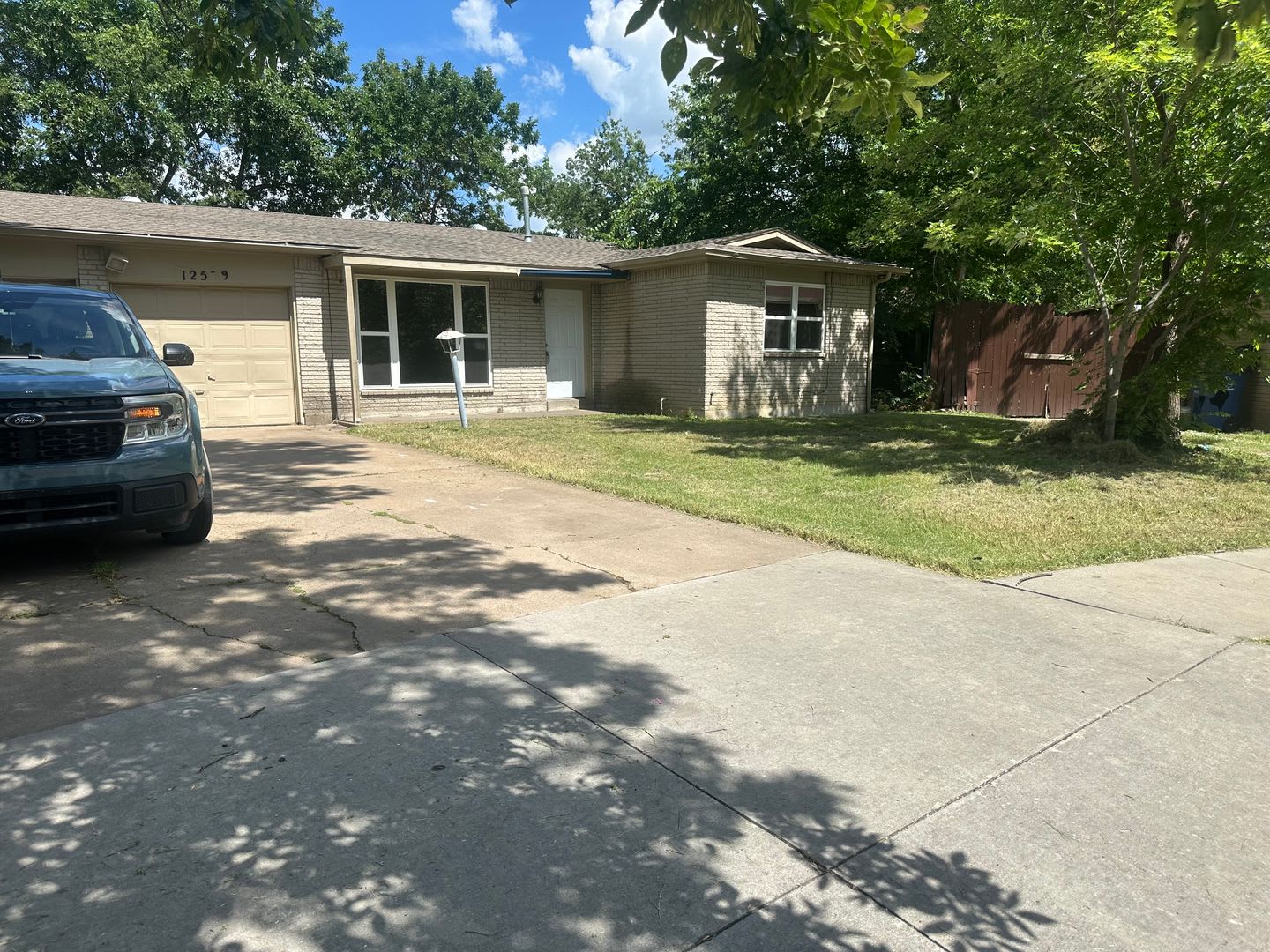 Midtown 3 Bedroom Gem! Available Mid/Late August – photo 2
