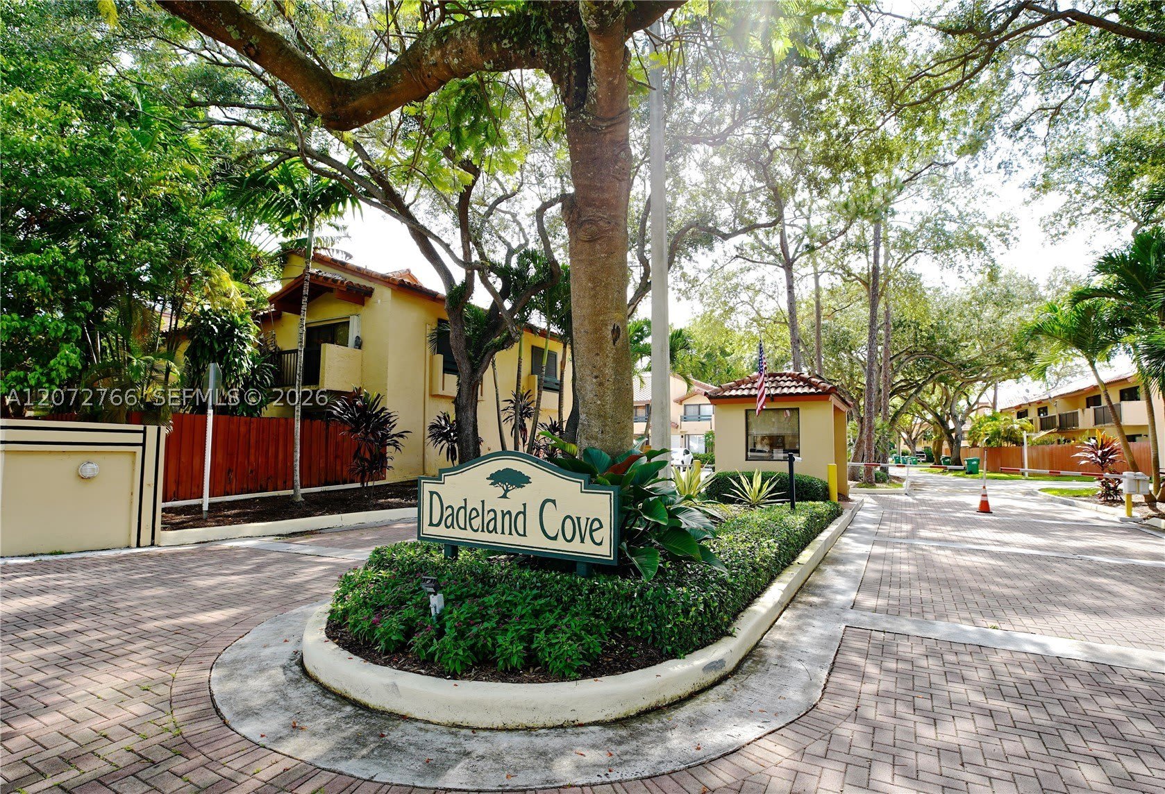 10196 SW 77th Ct – photo 1