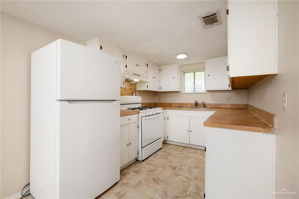 214 E 3rd Street – photo 5