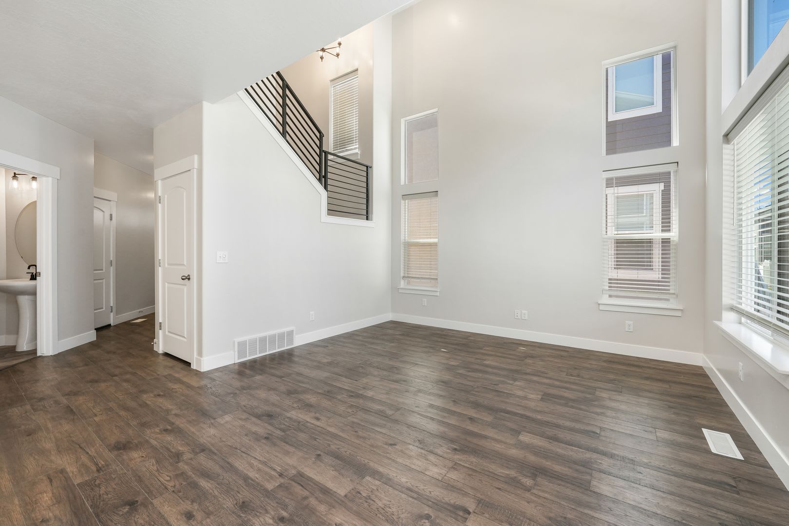 Bright End-Unit Townhome in Lehi – photo 5