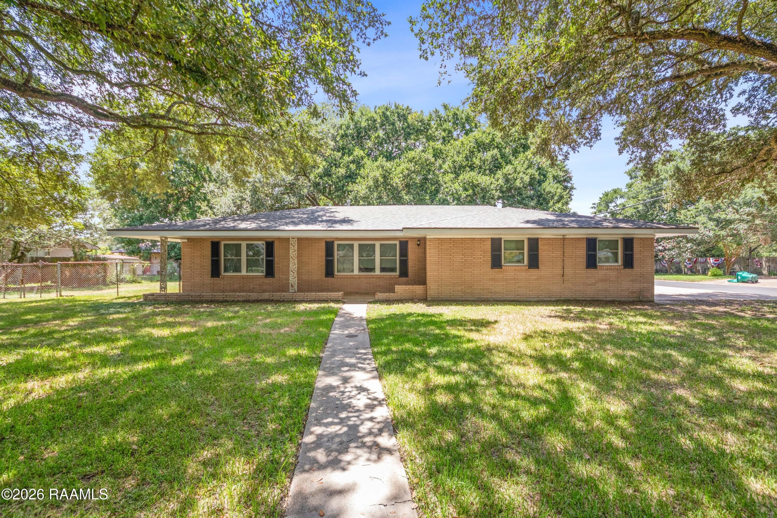 200 Stephanie Avenue – photo 1
