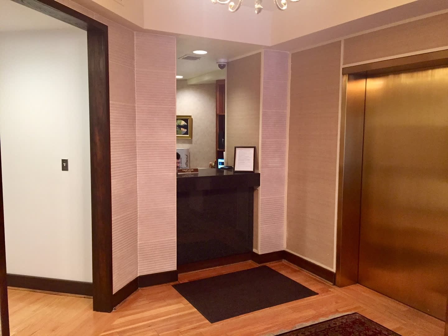 Updated Kitchen-1Bed 1Bath w Garage Parking at Georgetown Condo – photo 4