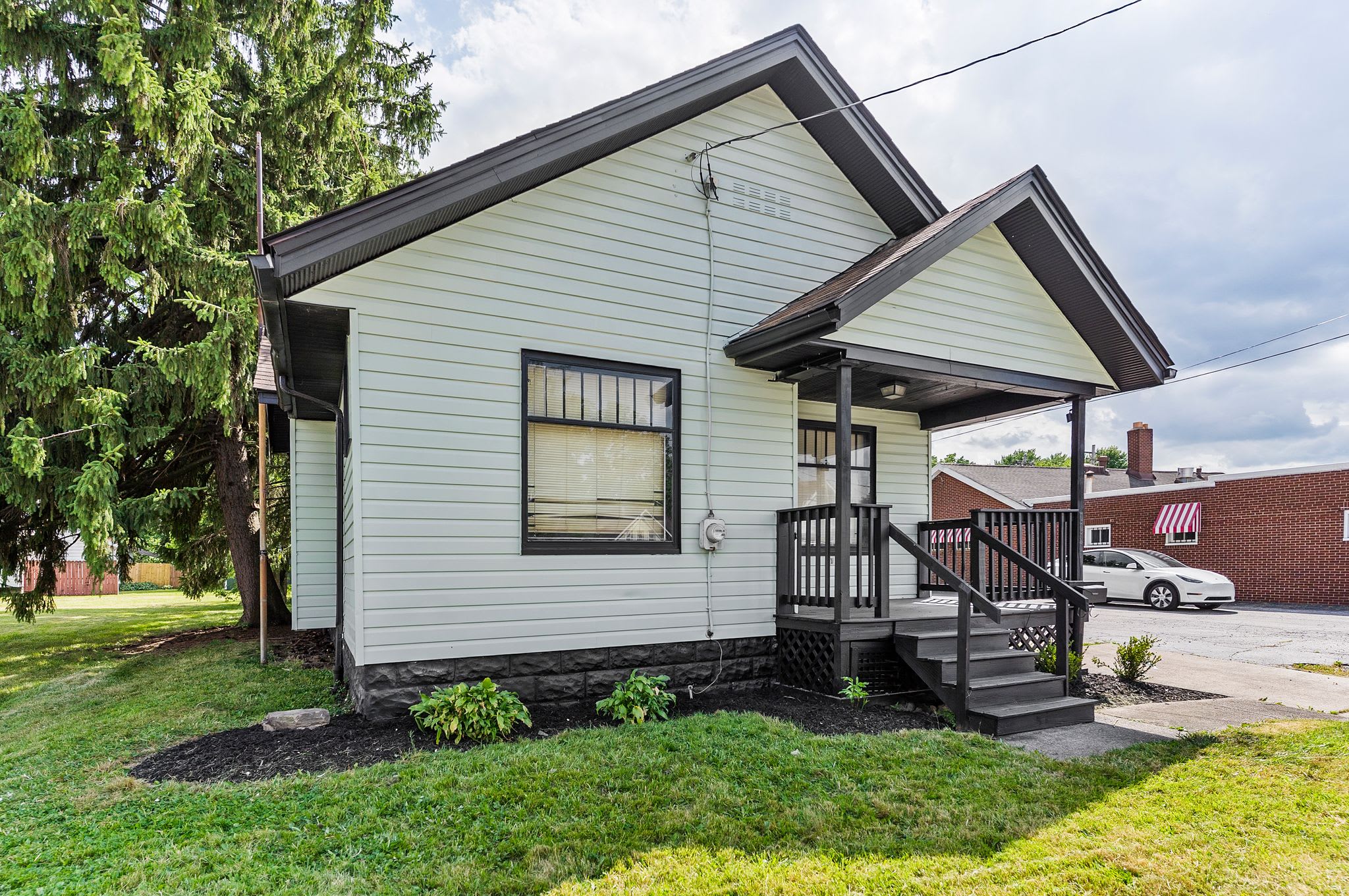 2232 Youngstown Road Southeast – photo 1
