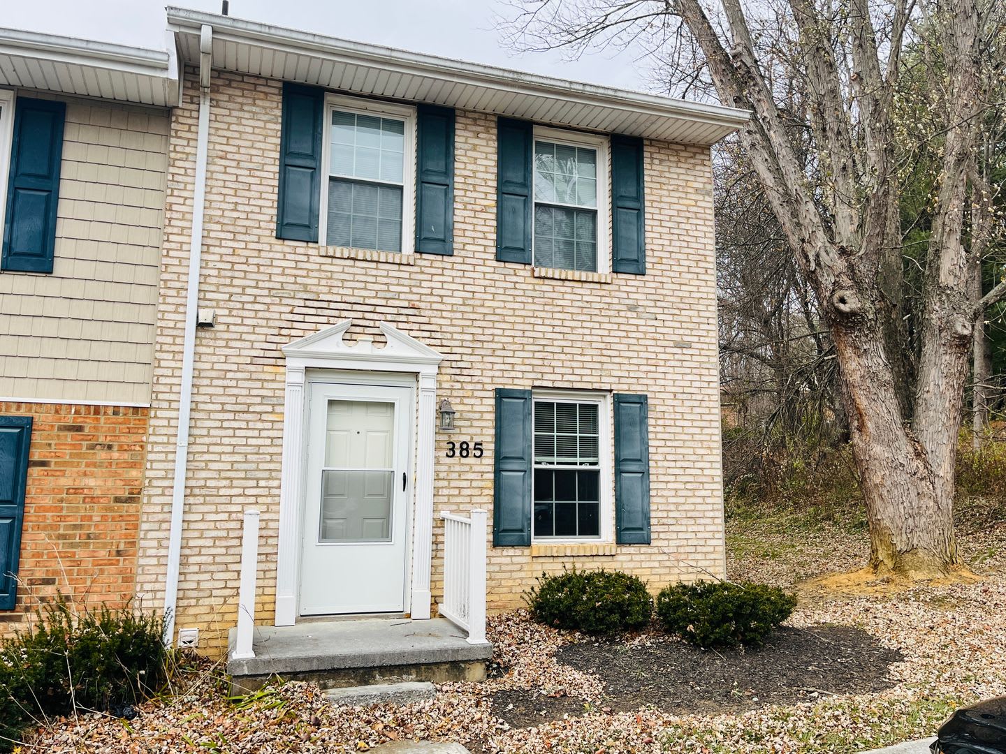 2 Bedroom, 1.5 Bath Townhouse – photo 1