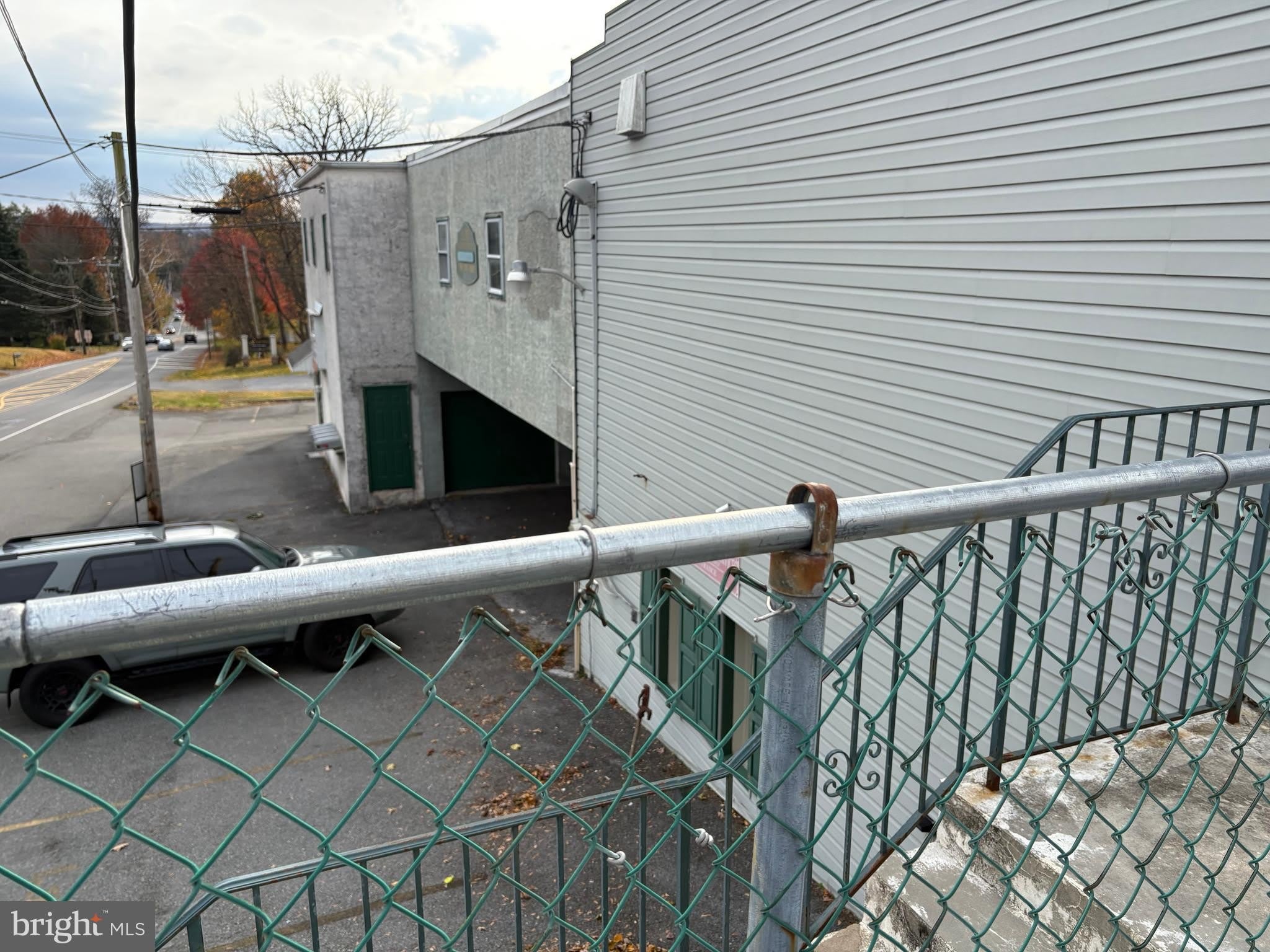 4228 ST LAWRENCE Avenue – photo 2