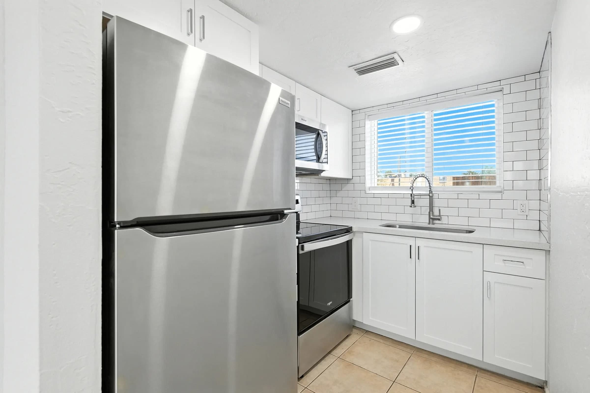 1st Avenue – photo 3