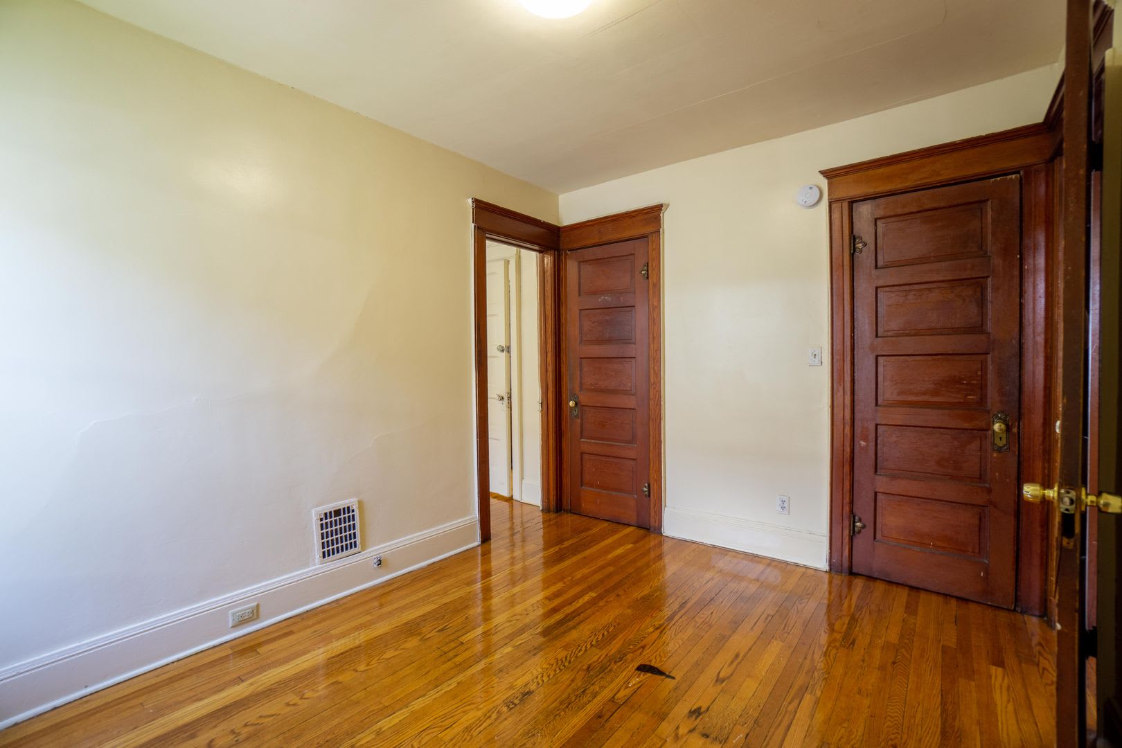725 Livingston – photo 4