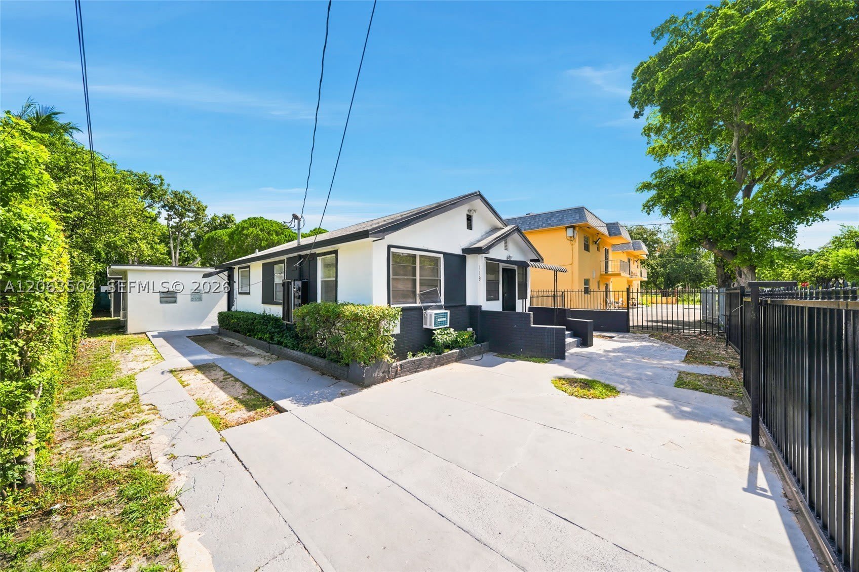 119 NE 56th St – photo 3
