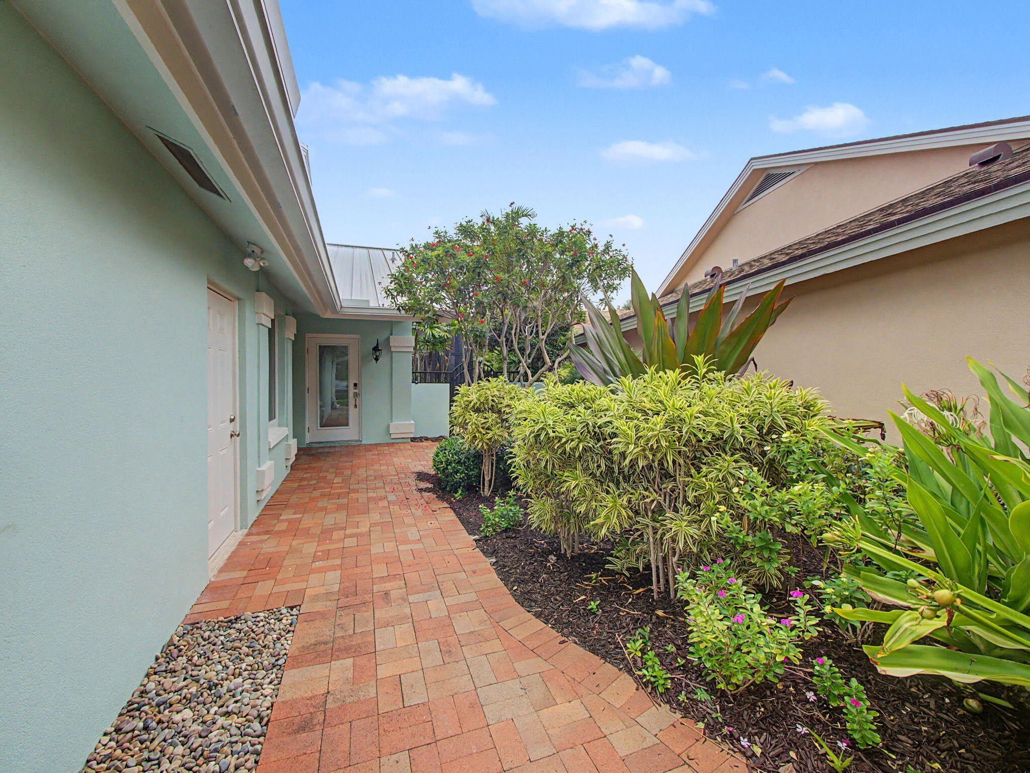303 LEEWARD Drive – photo 2