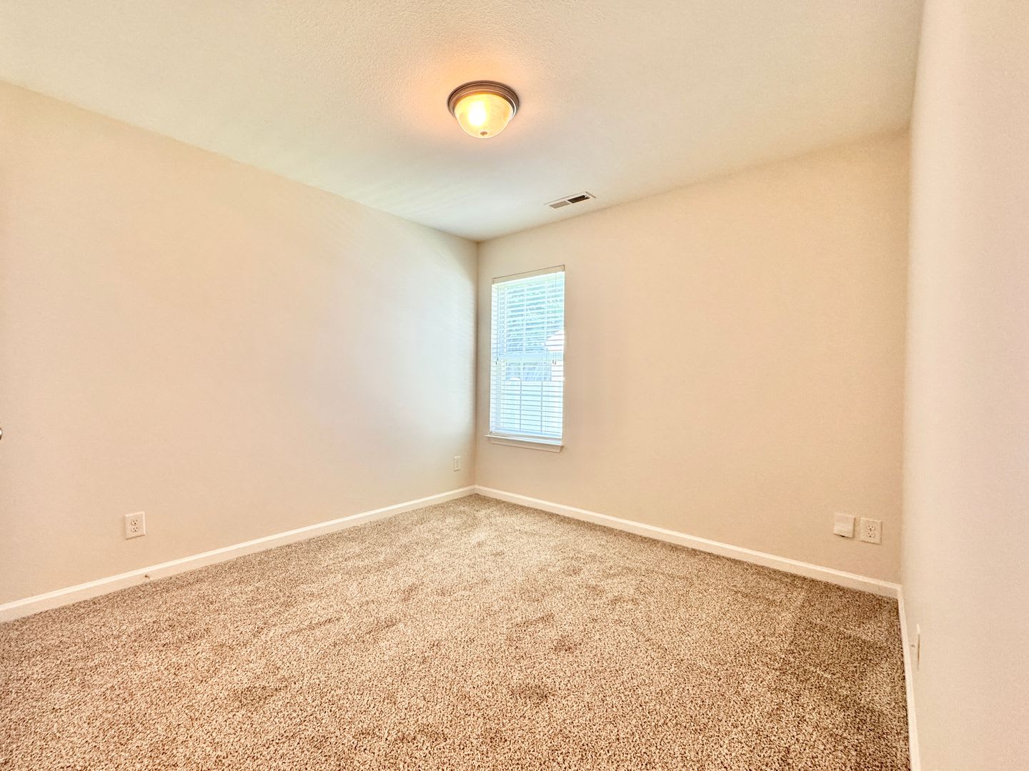Open concept 3 or 4 BR in Manchester Subdivision – photo 5