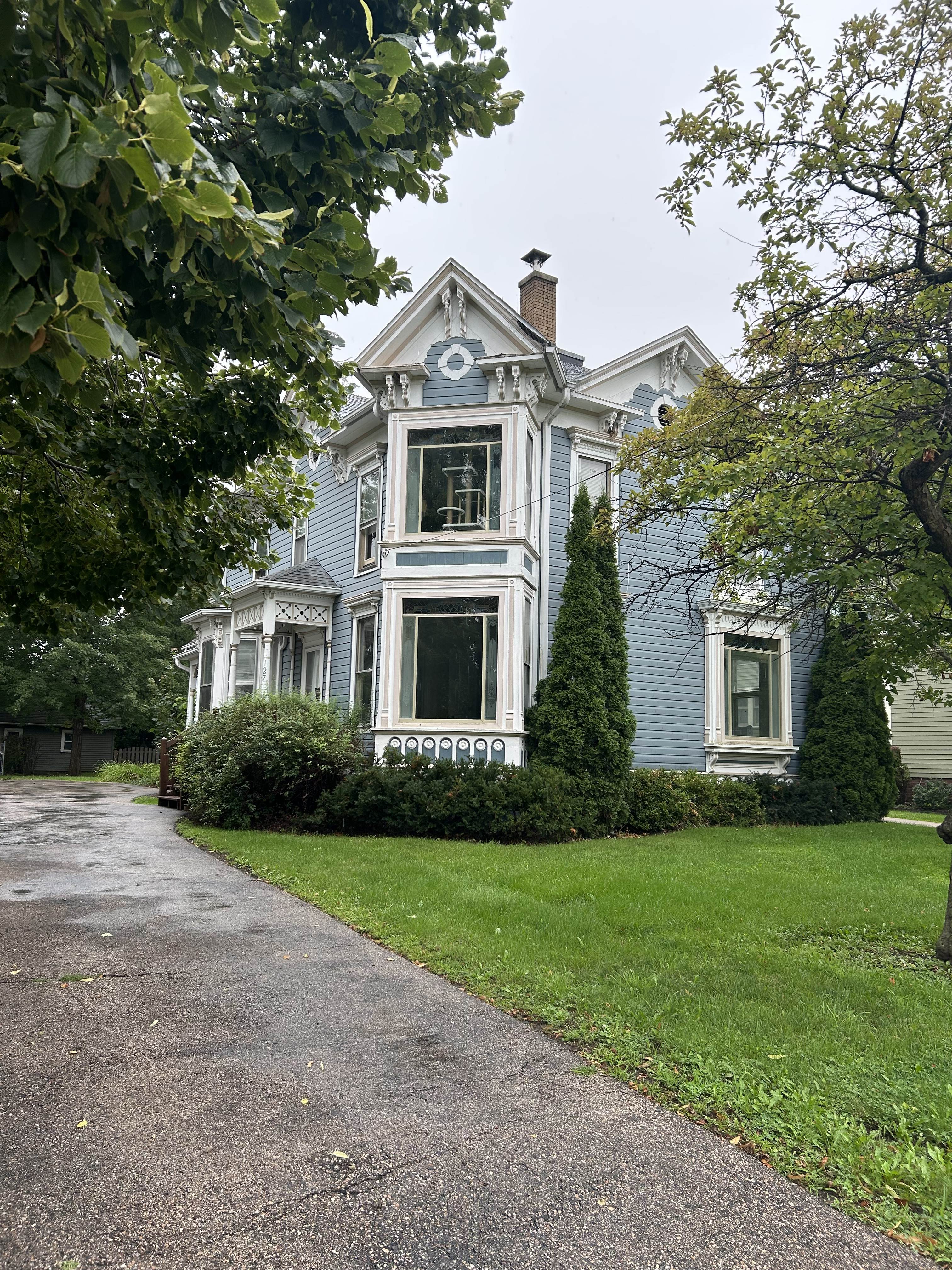 127 W Lincoln Ave – photo 1