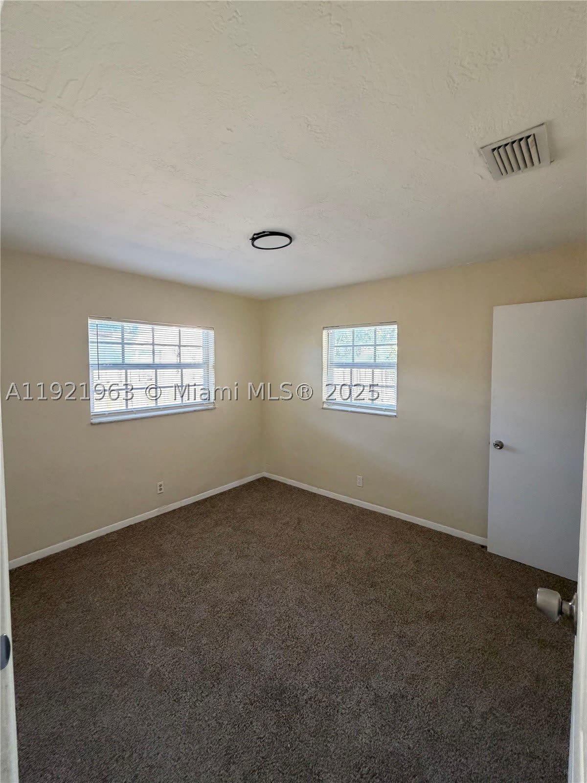 1320 SW 11th Ave – photo 3