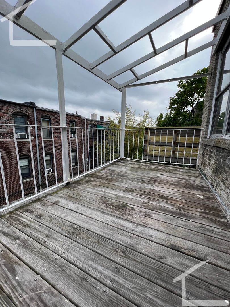 Huge 3 bed with in-unit laundry. – photo 3