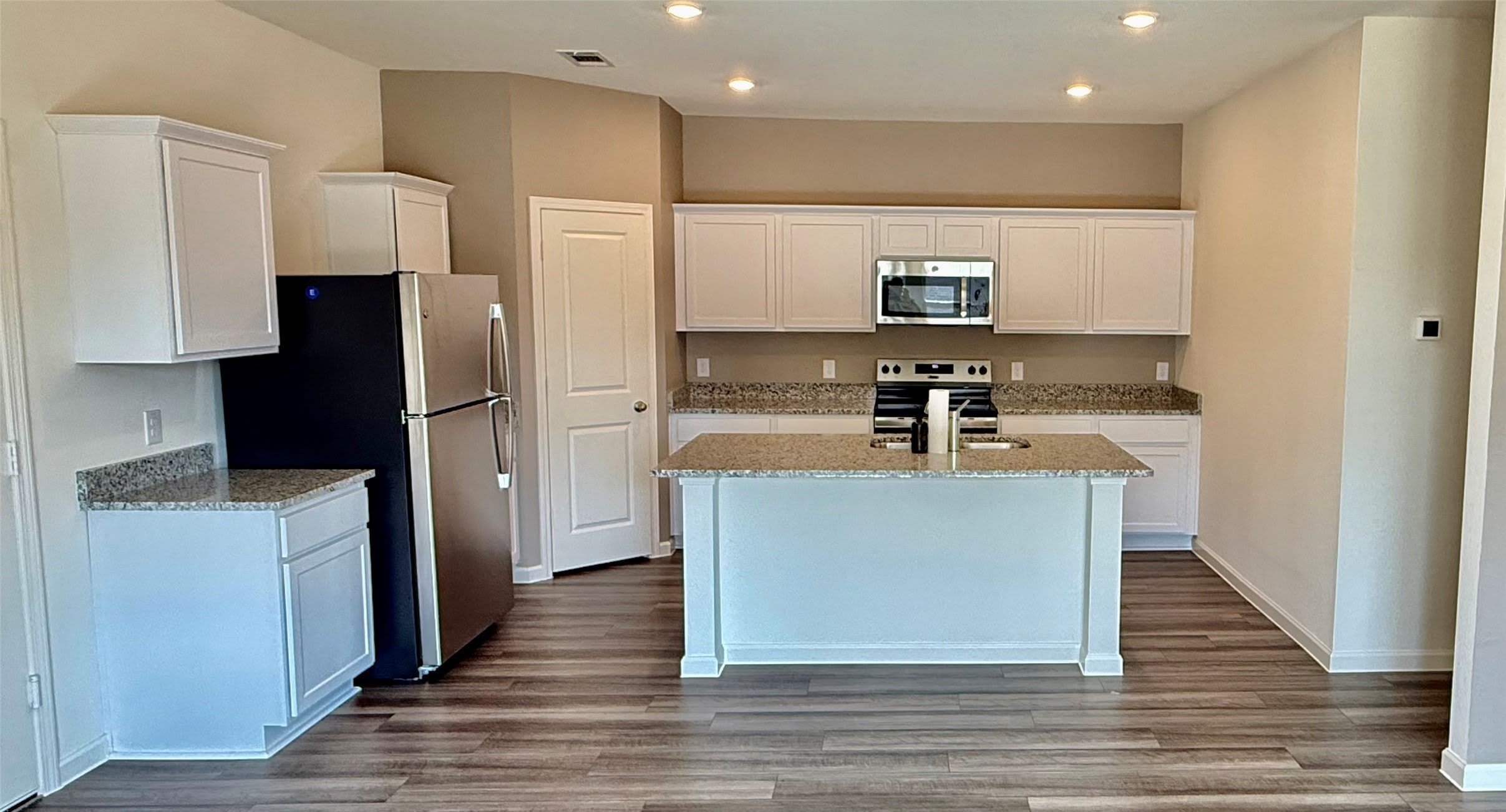 14200 Donahue Street – photo 4