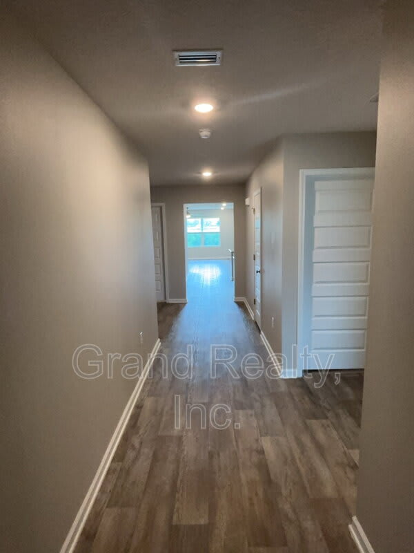 5583 Guinevere Lane – photo 2