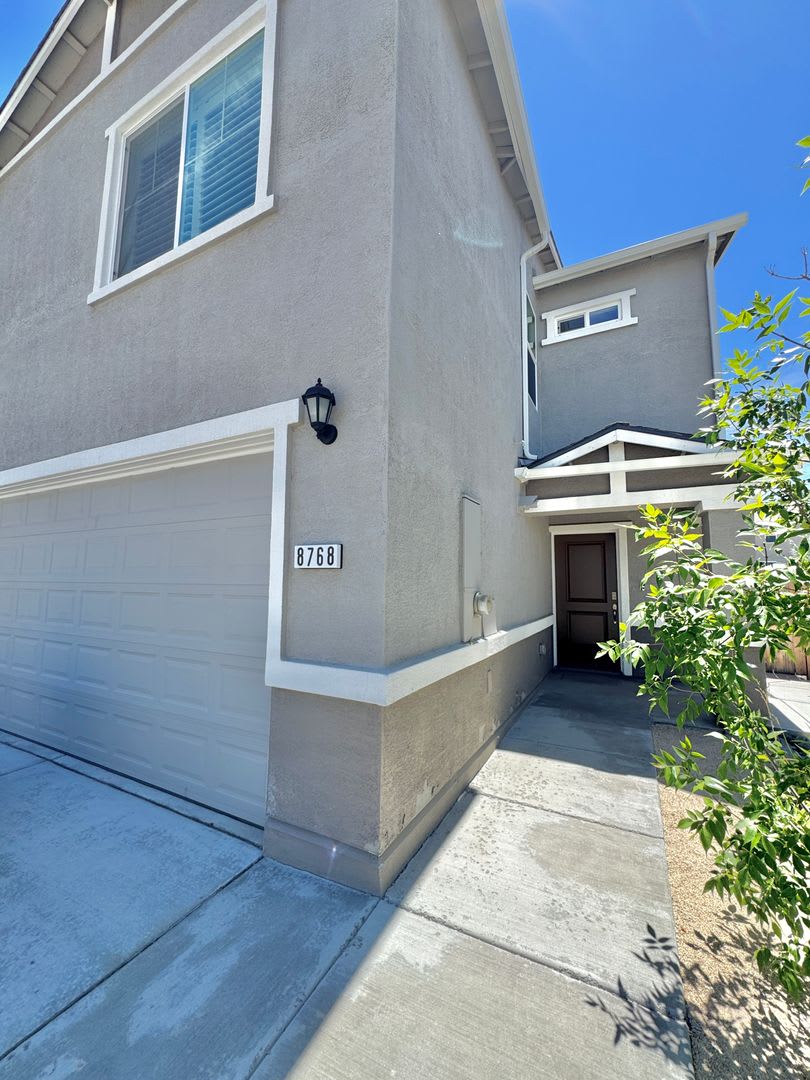 Beautiful Newer 3 Bedroom Townhome In The North Valleys – photo 3