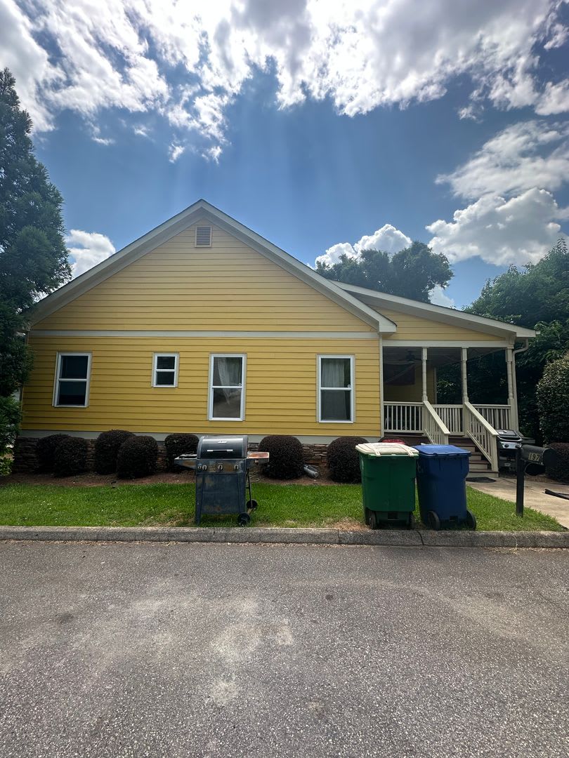 Large 4 Bedroom, 3 bathroom house near Downtown – photo 2