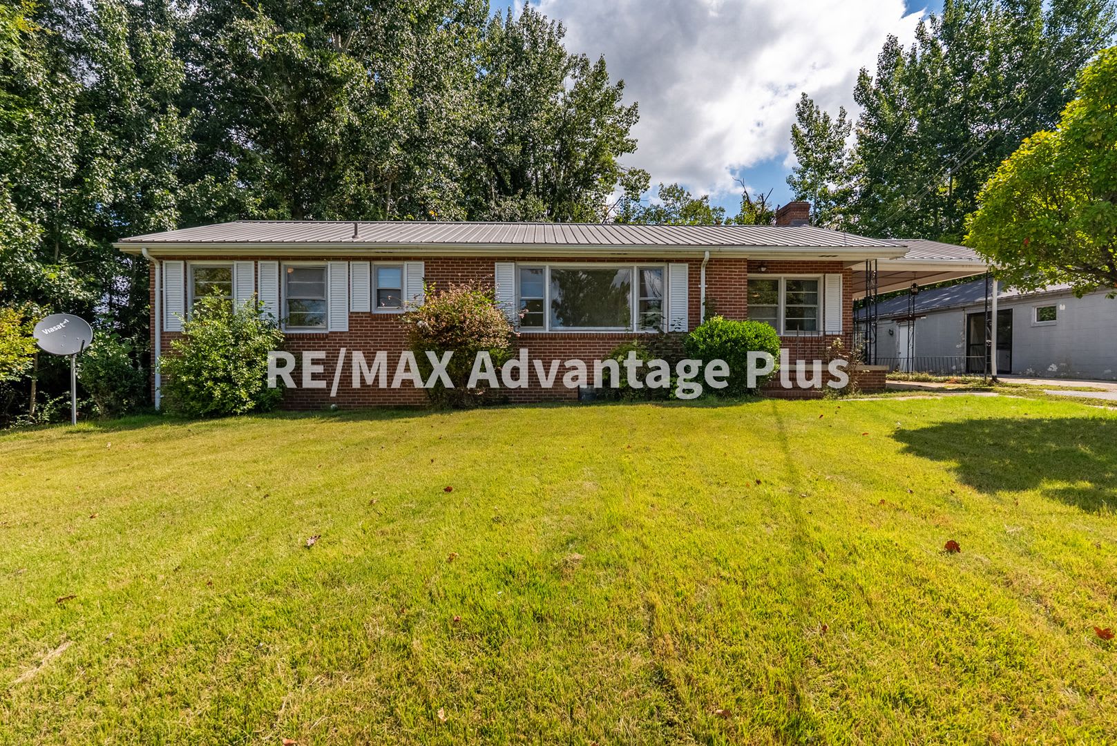 2-Bedroom Home with Full Basement! – photo 1