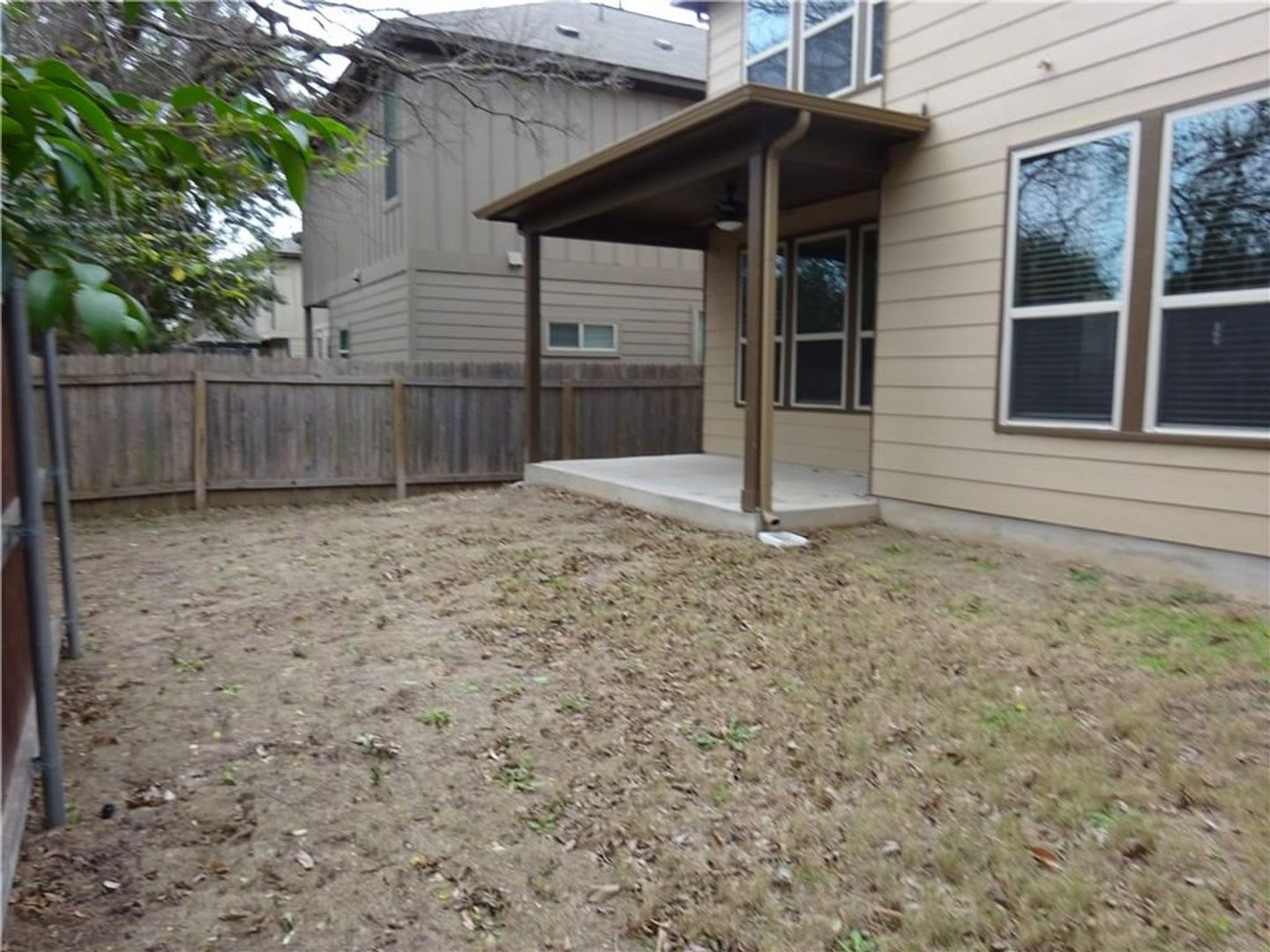 Large Three Bedroom Home Near Mary Moore Searight Park – photo 4