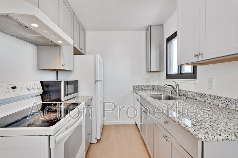 709 6th Avenue – photo 2