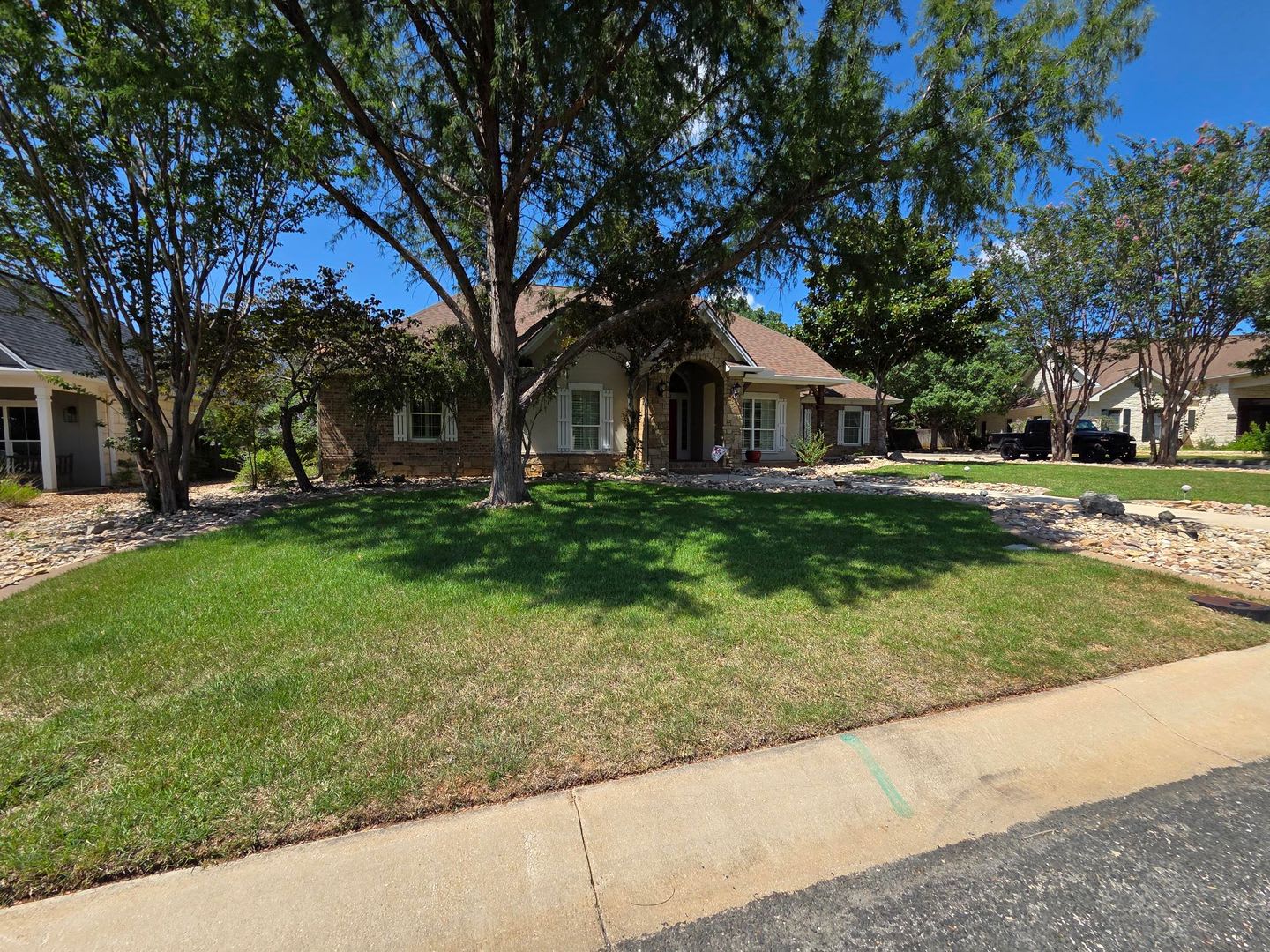 FOR LEASE!! Great location! – photo 2