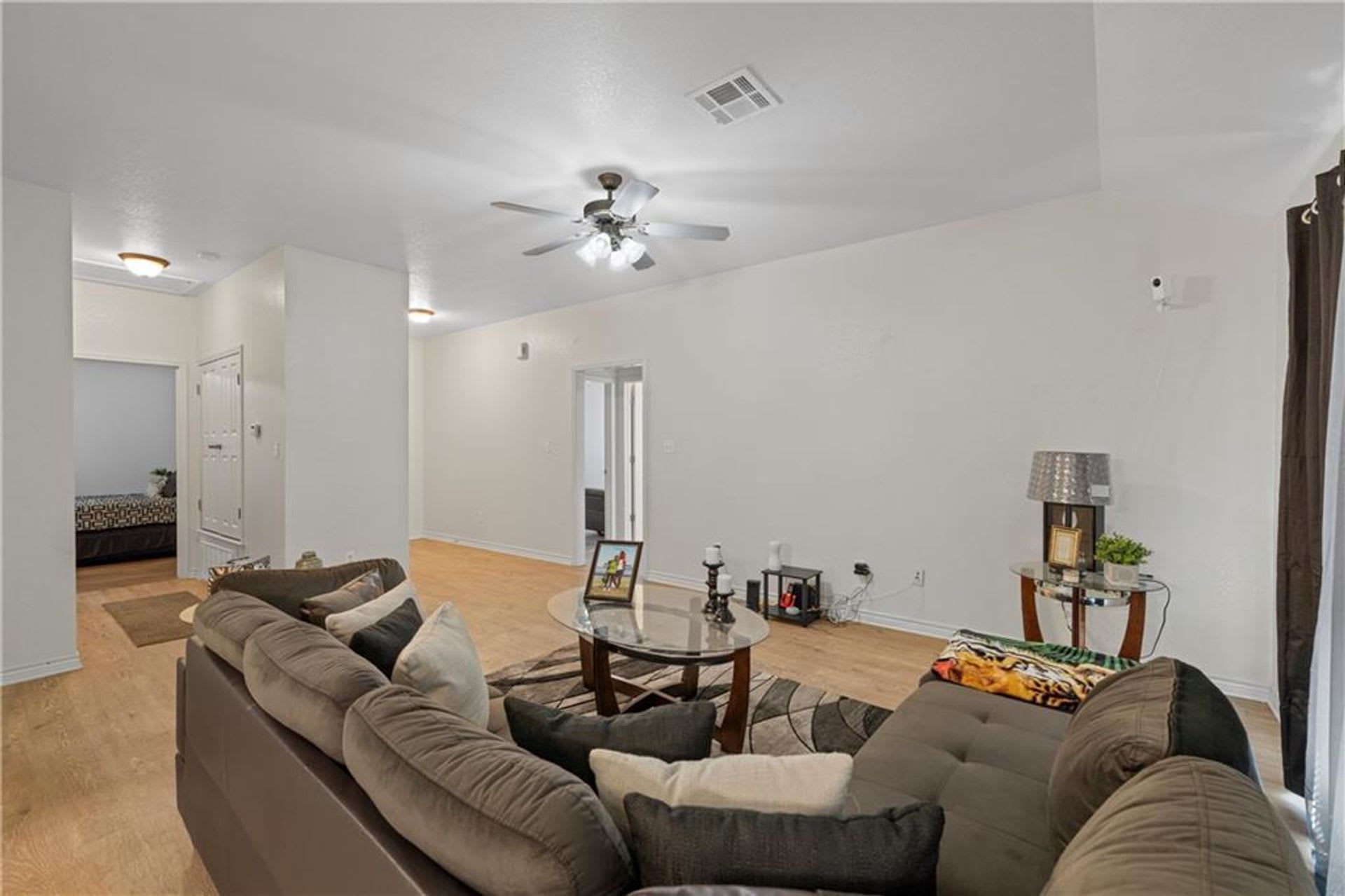 860 N Lacy Dr – photo 3