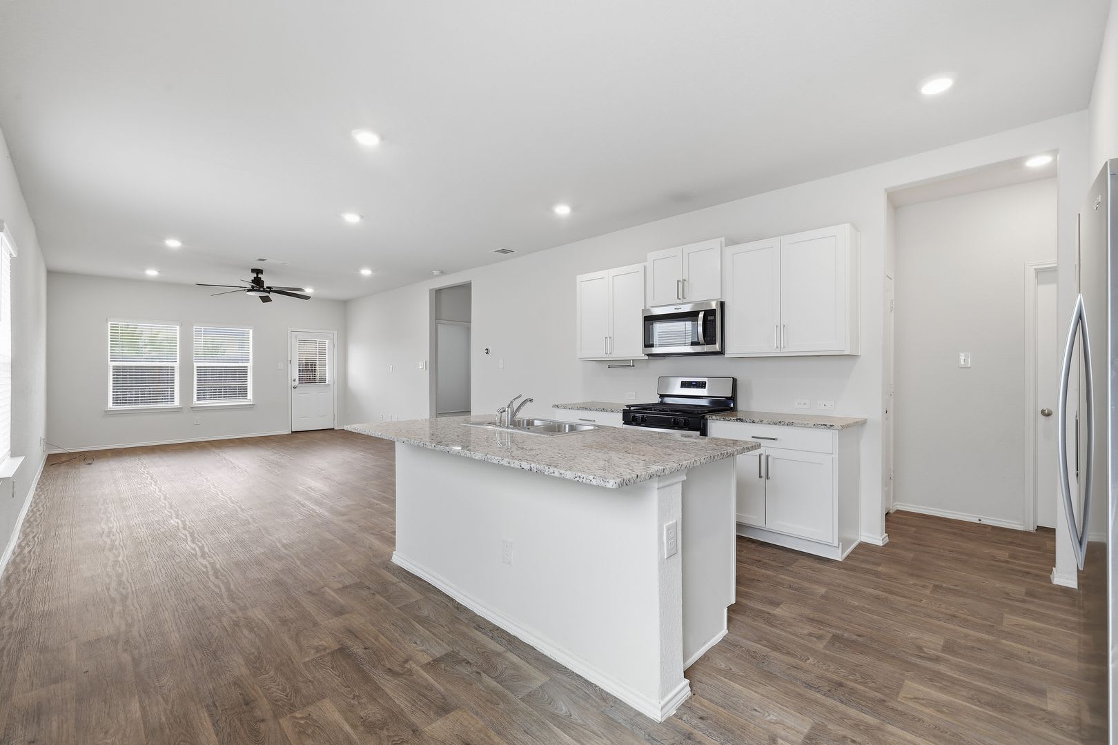 Preserve at Medina Home with Loft, First Floor Primary, and All Appliances Included – photo 4
