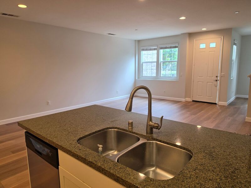 15236 Davenport St – photo 4