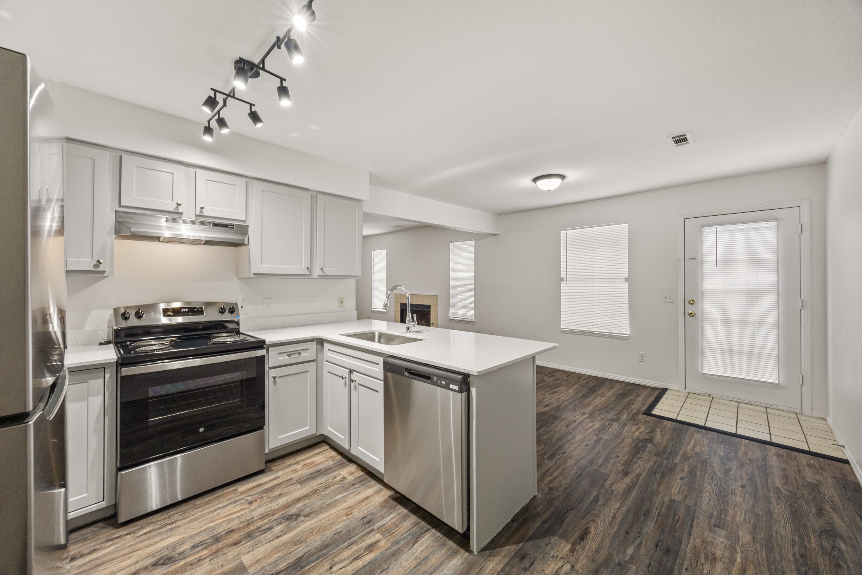 1002 North Molly Court – photo 2
