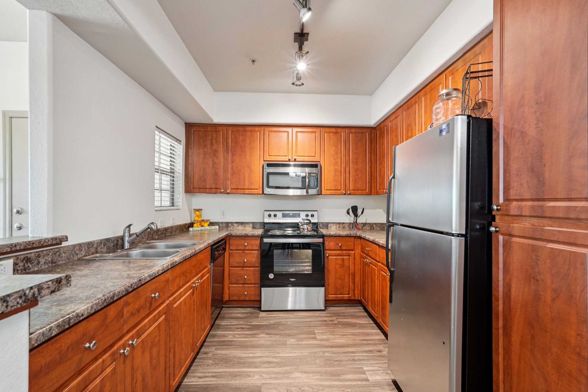 Del Mar Apartments – photo 3