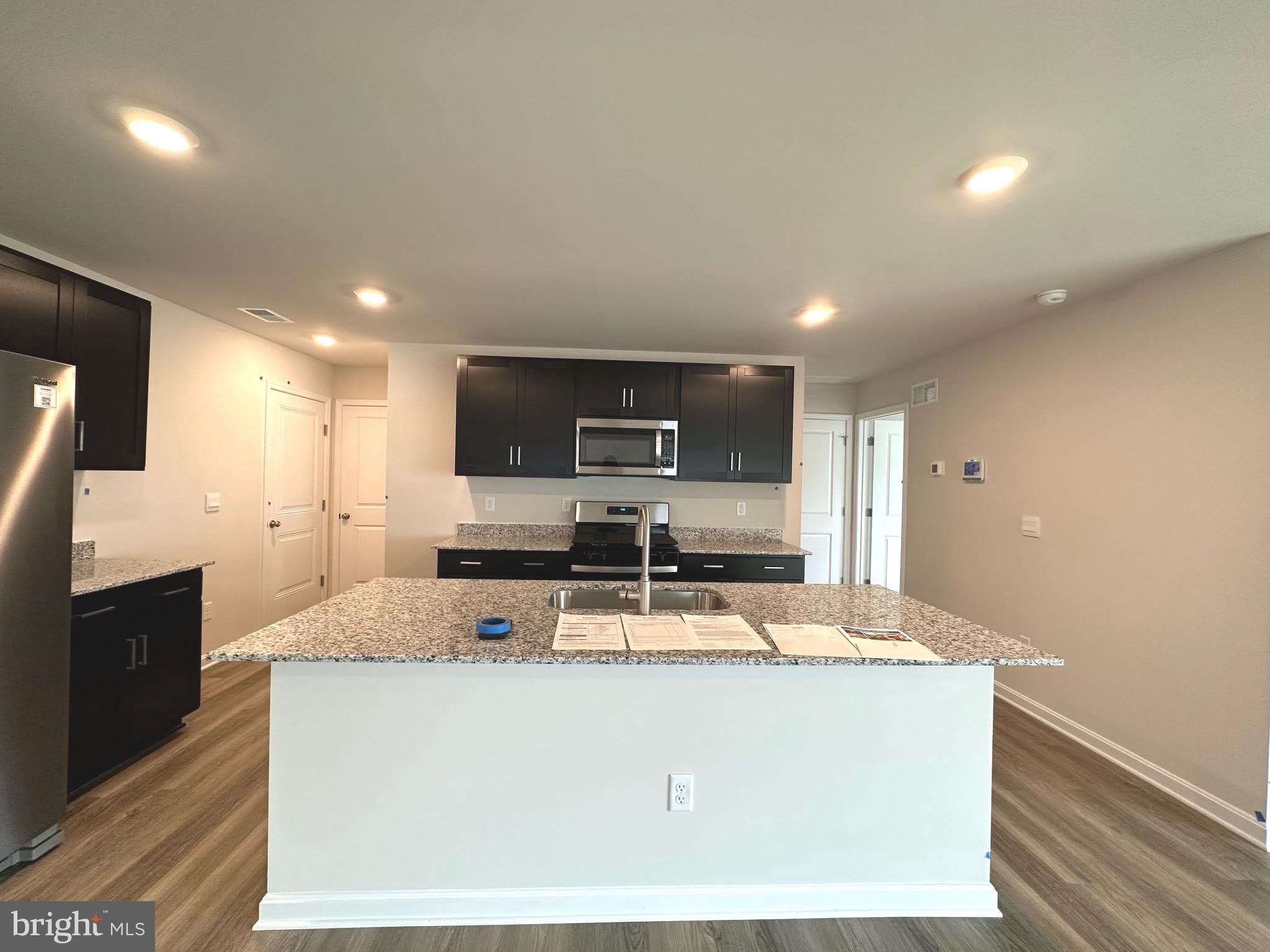 124 CHARING CROSS Drive – photo 3