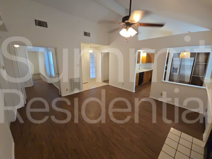 1607 Parkwood Drive – photo 2