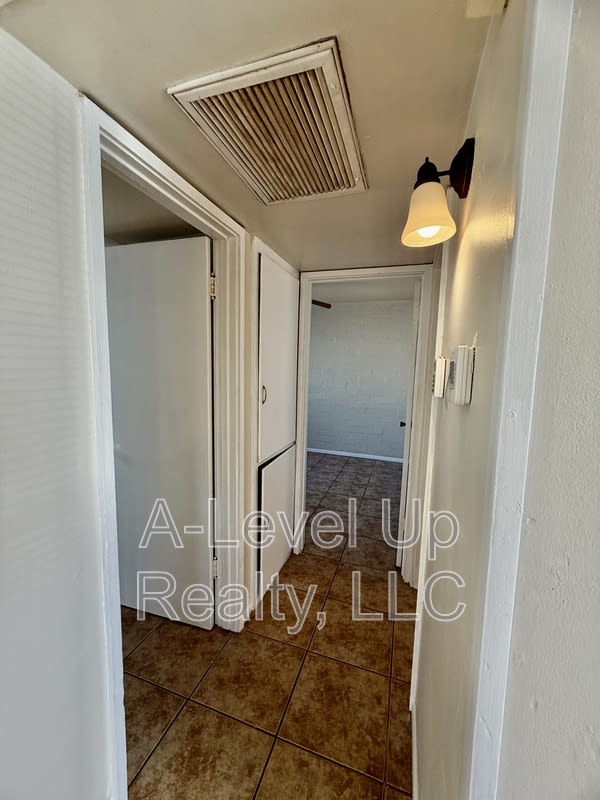 2304 East Monterey Vista – photo 5