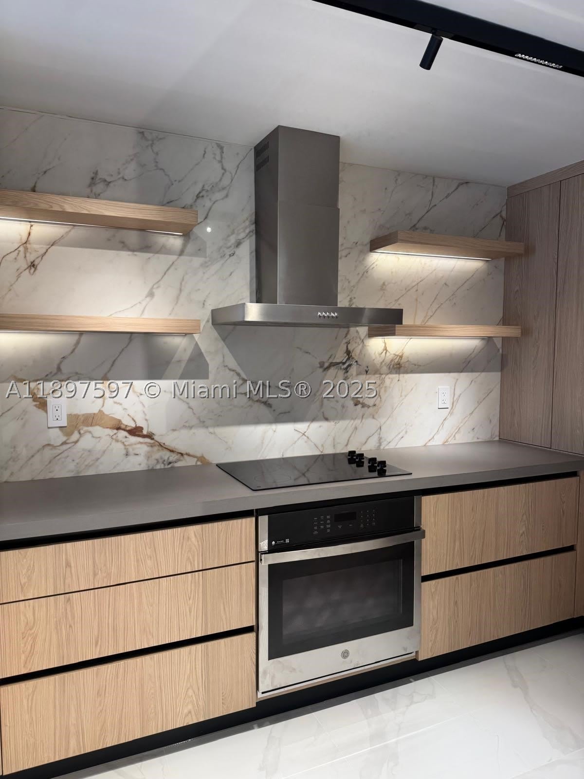 800 N Miami Ave – photo 1