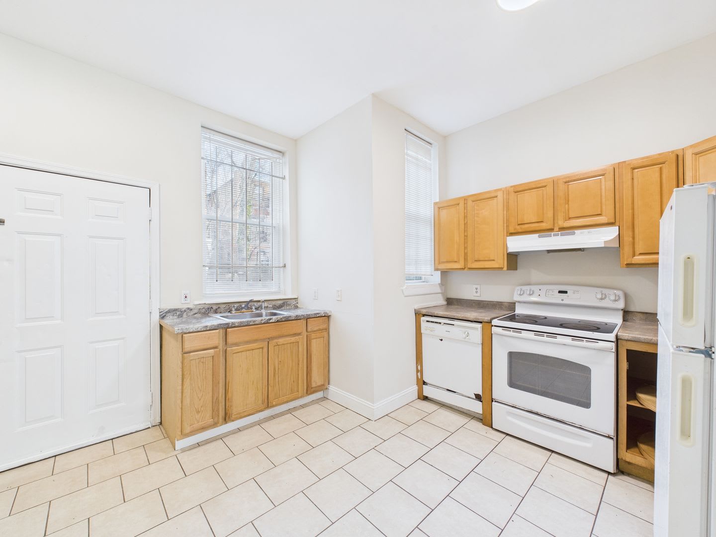 HUGE 3 BED 2 bath NEAR TEMPLE UNIVERSITY Available Now – photo 5