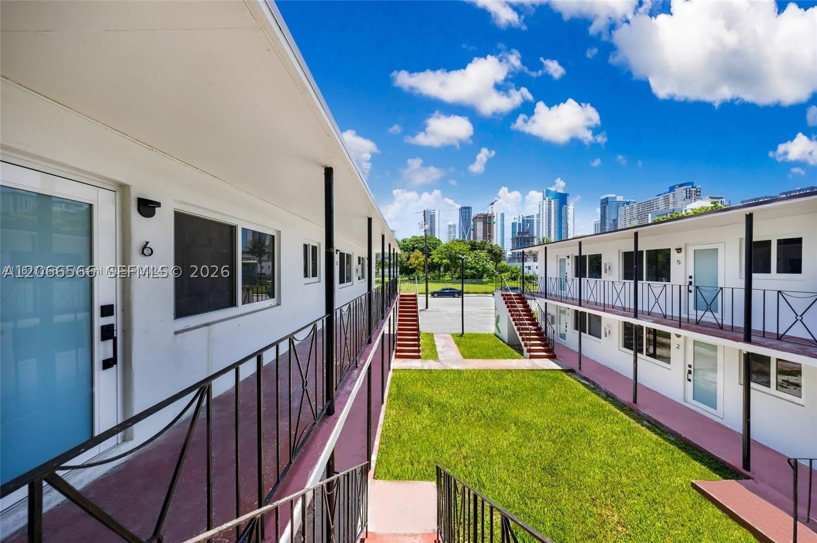 1150 NW 1st Pl – photo 3