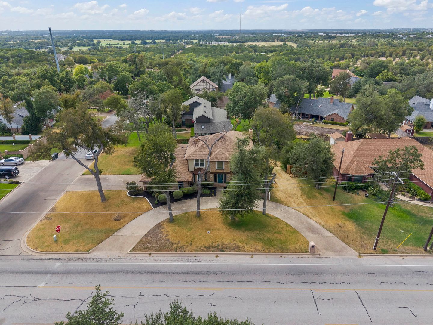 Spacious 4 Bedroom Home in Established Temple Neighborhood! – photo 2