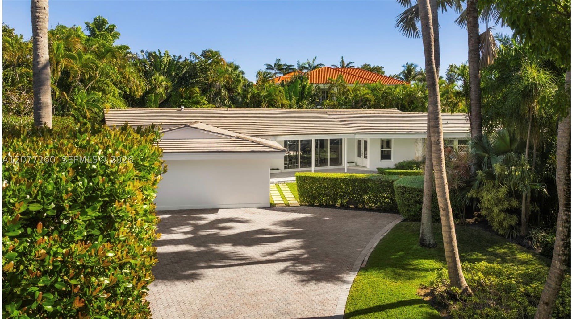 335 Harbor Dr – photo 2