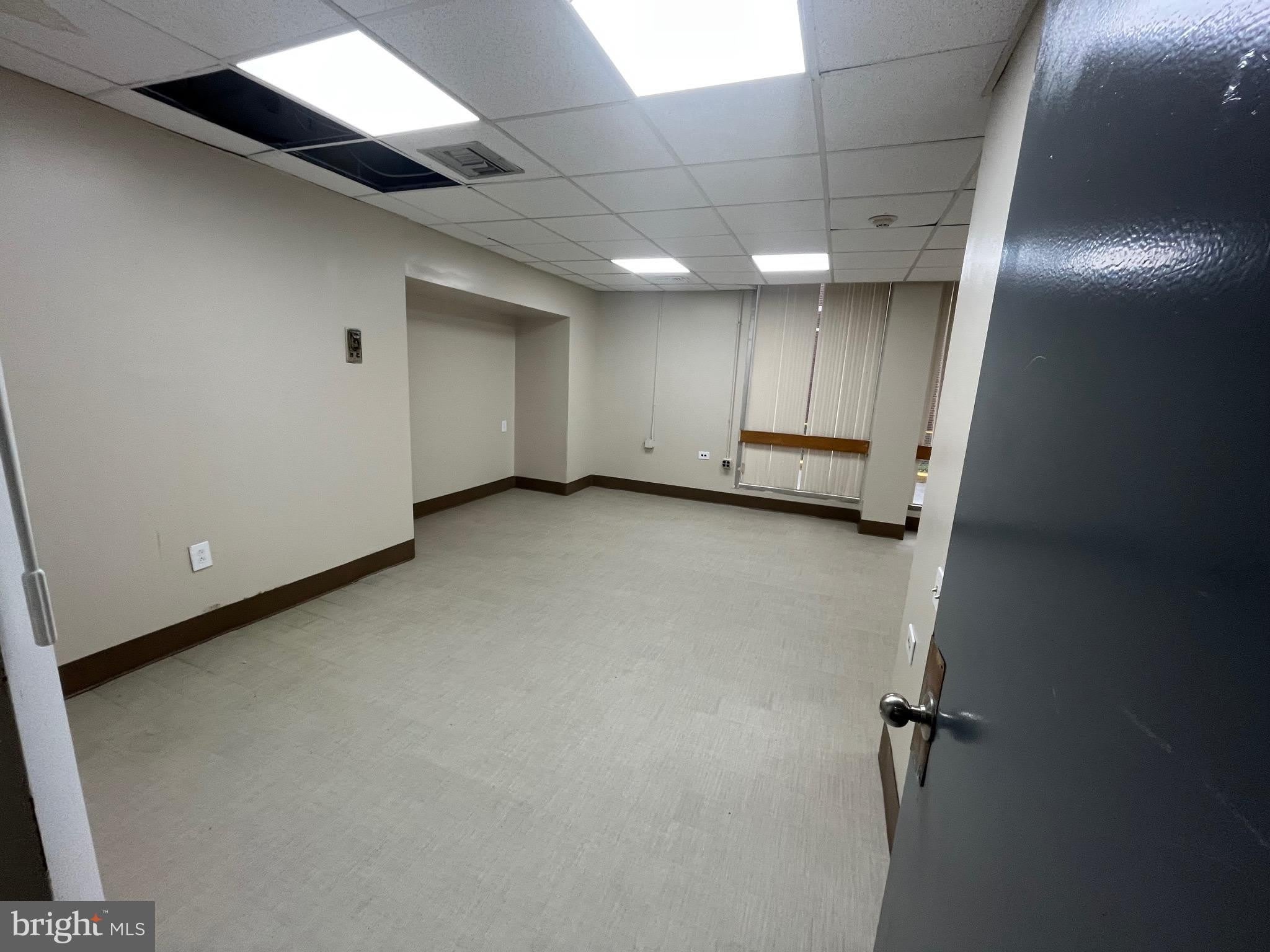 487-489 W STATE Street – photo 3