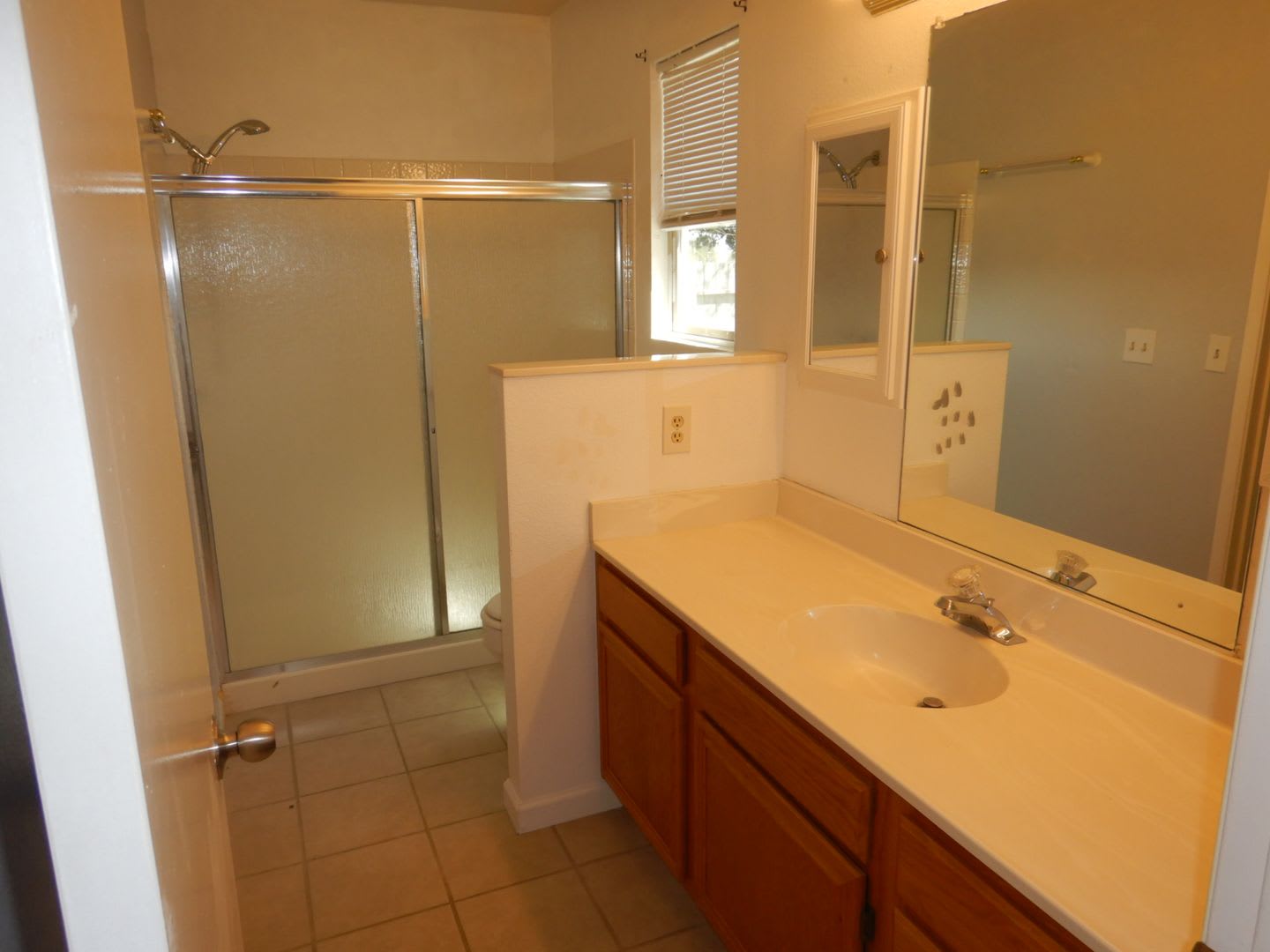 Cute 4 bedroom home in Silver Shores – photo 5