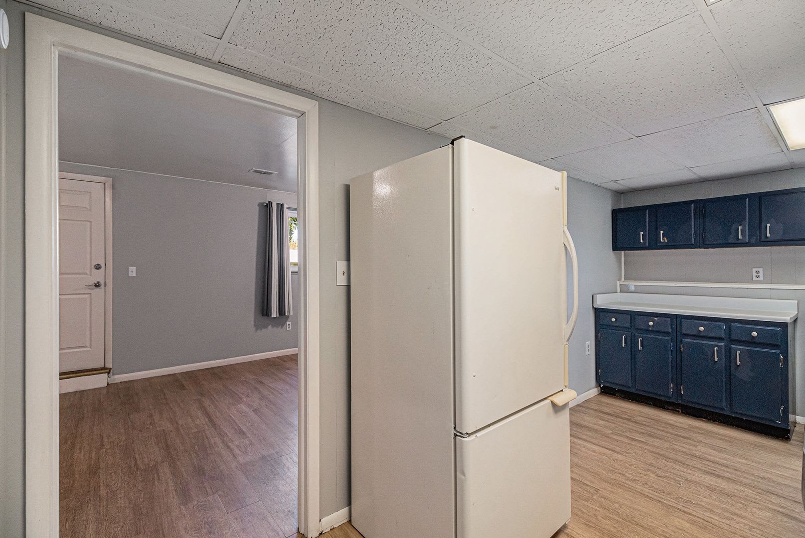 Spacious 2-Bedroom Garden-Level Apartment with Garage & In-Unit Laundry – photo 4