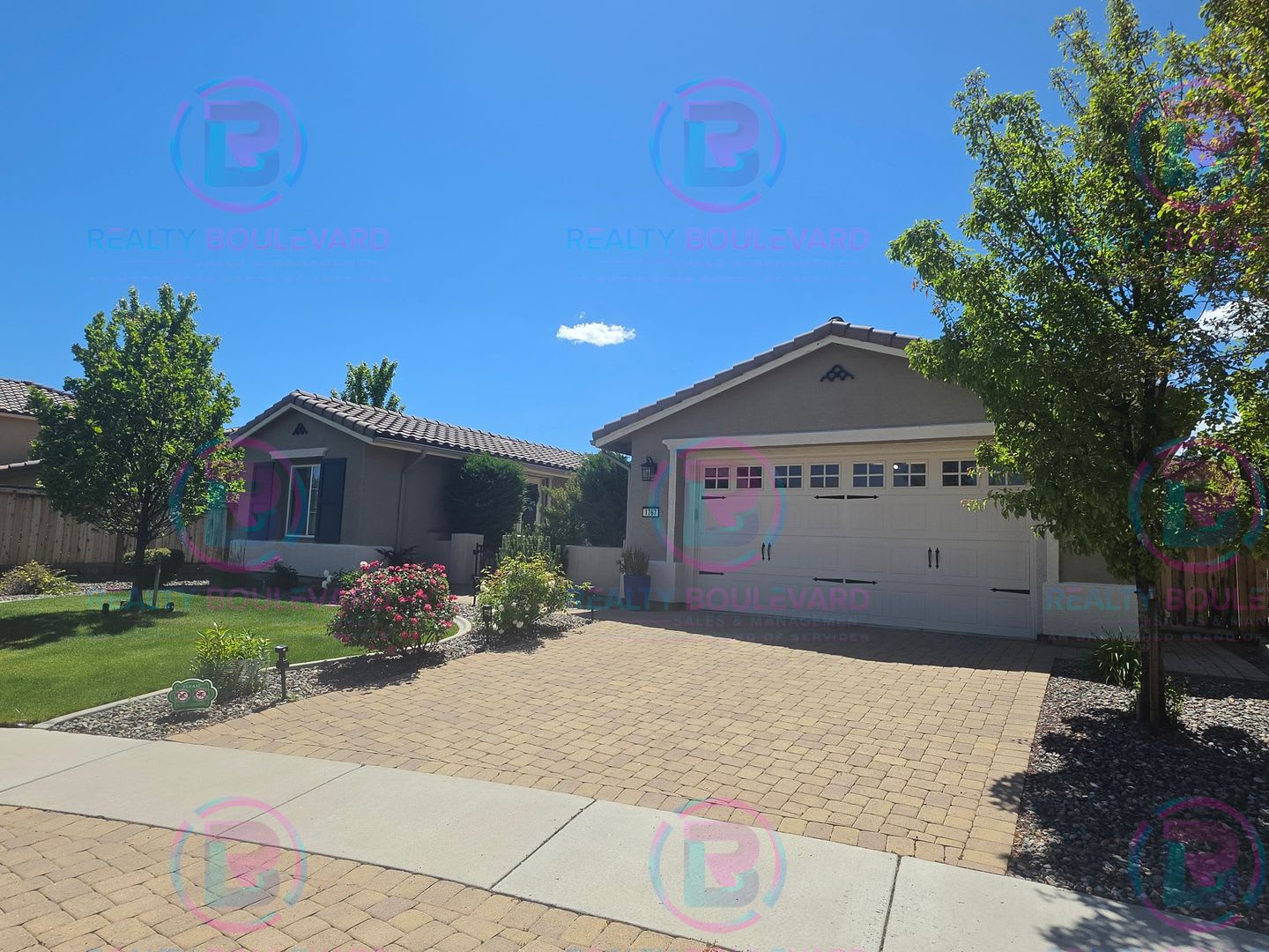 3 Bedroom 2.5 Bathroom Home in Somersett with Resort Style Living and gold course views – photo 2