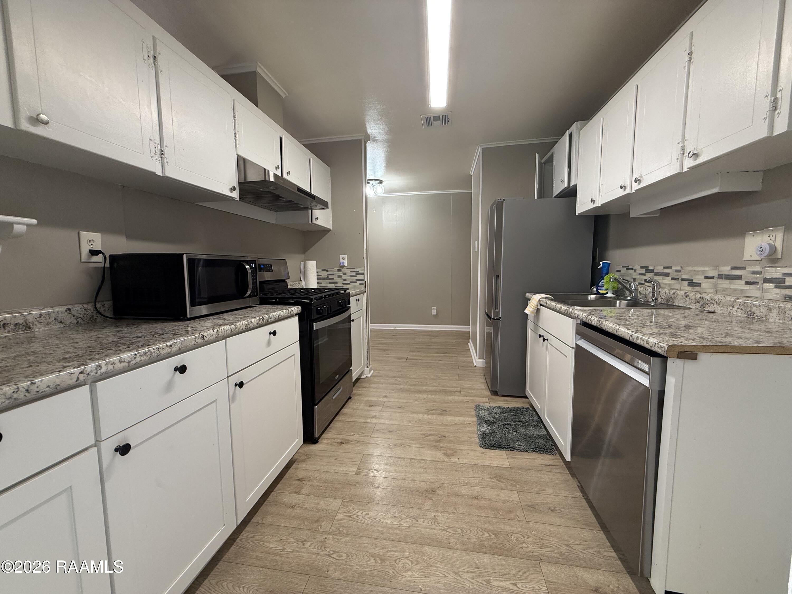 204 Winsor Drive – photo 2