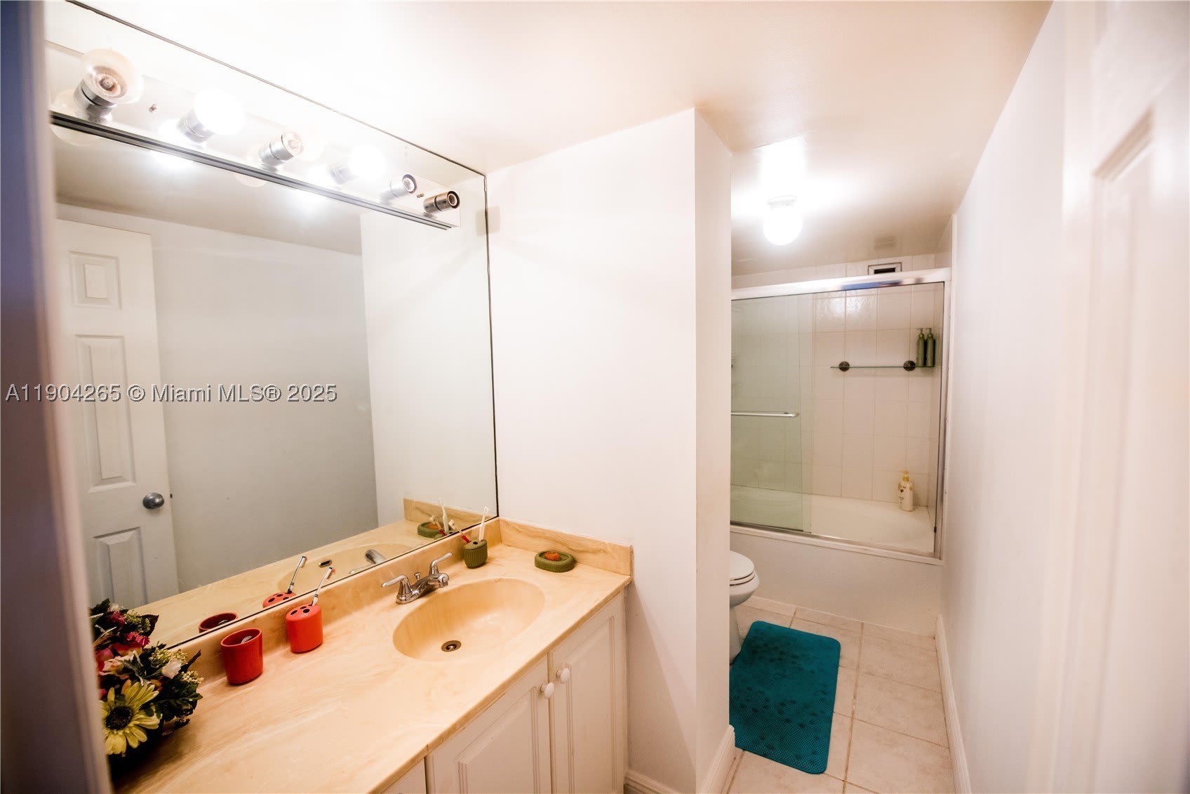 200 Leslie Dr – photo 4